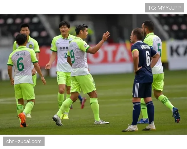 国安亚冠激烈冲突40秒全记录 球员拳击对决裁判紧急中断比赛